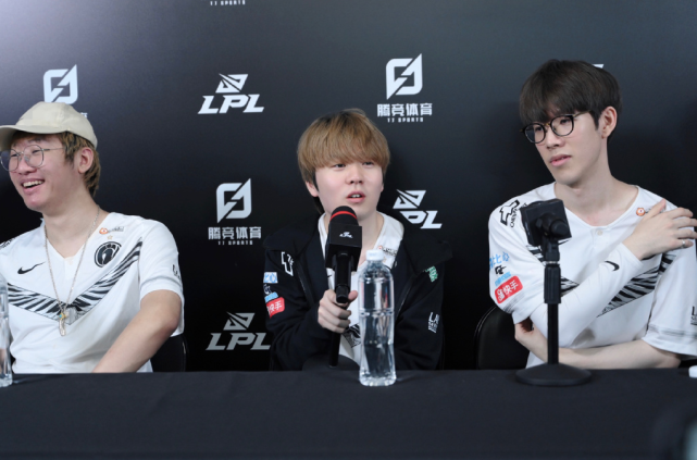 他不仅在进 他不仅在进