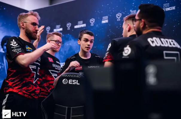 球迷们对新 球迷们对新